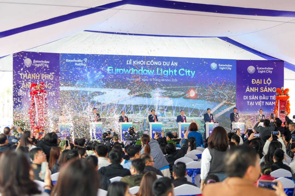 SỰ KIỆN KHỞI CÔNG “THÀNH PHỐ ÁNH SÁNG” EUROWINDOW LIGHT CITY BÊN BỜ SÔNG MÃ 4 Nghi thức nhấn nút khởi công chính thức đánh dấu bước chuyển mình, đưa Eurowindow Light City trở thành tâm điểm sống xanh mới tại Thanh Hóa